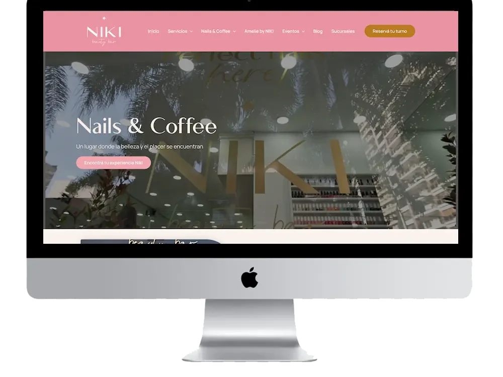 Foto de la portada de sitio web estética de Niki's Beauty bar en un mockup de Mac